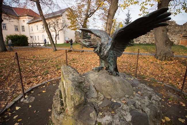 Птица Турул на территории Ужгородского замка
